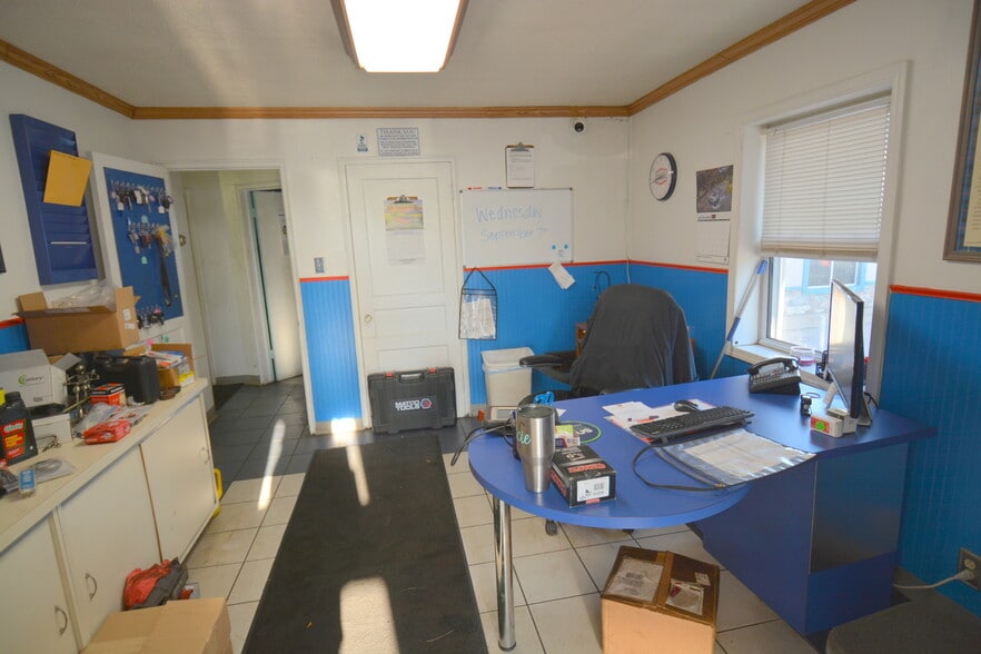More Photos Of 2212 Wilmington Pike, Dayton Auto Repair For Sale