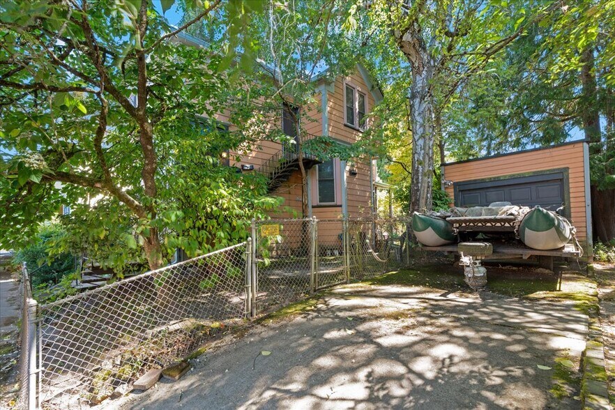More Photos Of 2616 SE Pine St, Portland Apartments For Sale