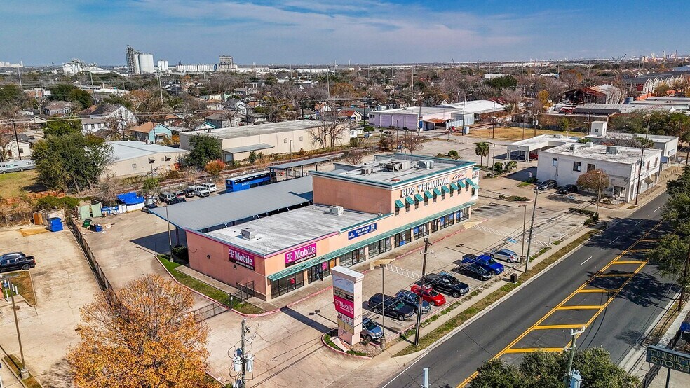 More Photos Of 7011 Harrisburg Blvd, Houston Storefront For Sale