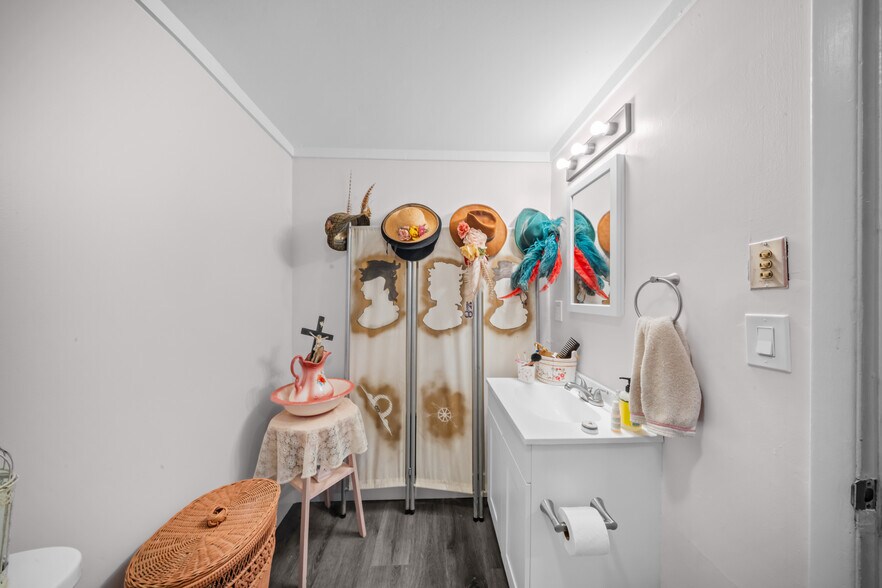 More Photos Of 26 John Ringo Rd, Ringoes Apartments For Sale