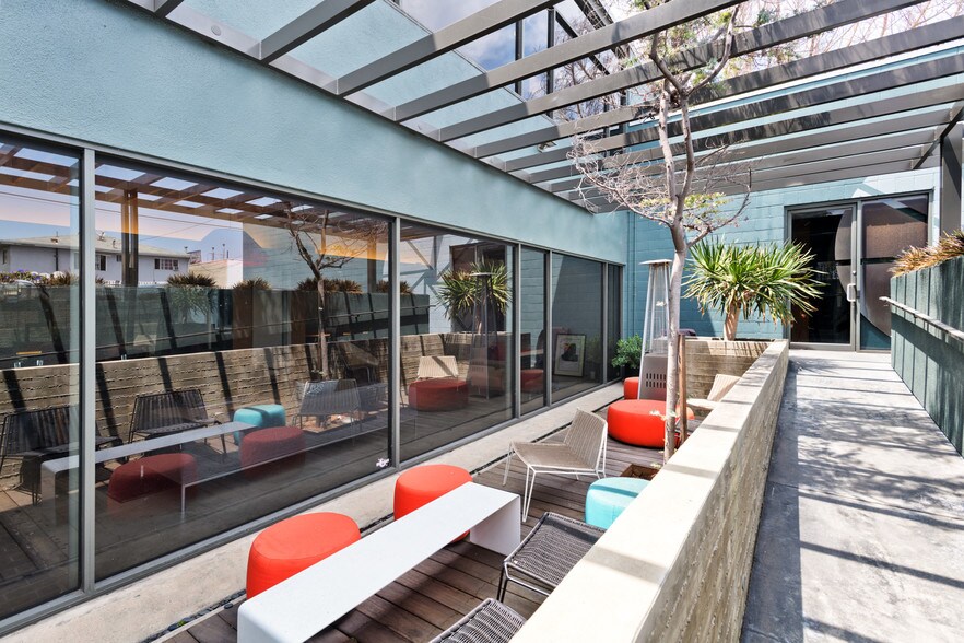More Photos Of 5735 Melrose Ave, Los Angeles Loft Creative Space For Sale