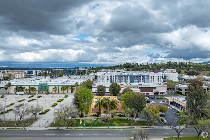 More Photos Of 6040 Canoga Ave, Woodland Hills Restaurant For Lease