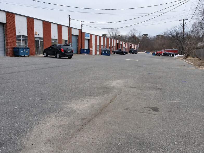 More Photos Of 55 Brook Ave, Deer Park Warehouse For Lease