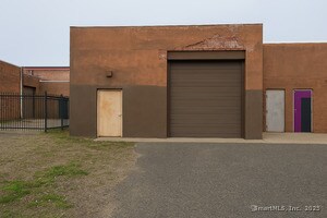 More Photos Of 454-456 Park St, Hartford Showroom For Lease