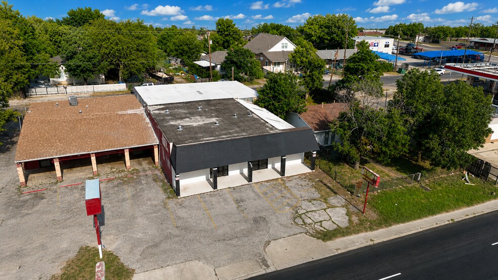 More Photos Of 755 N General McMullen Dr, San Antonio Light Manufacturing For Lease