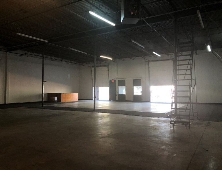 More Photos Of 45 Everett Dr, Princeton Junction Light Distribution For Lease