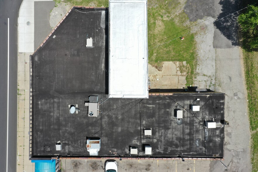 More Photos Of Undisclosed, Pontiac Convenience Store For Sale