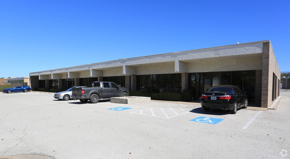 Primary Photo Of 13748 Neutron Rd, Dallas Office For Lease