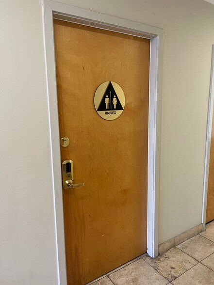 More Photos Of 2929 Summit St, Oakland Office Residential For Lease