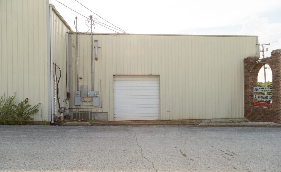 More Photos Of 118 E Davis St, Stockton General Retail For Sale