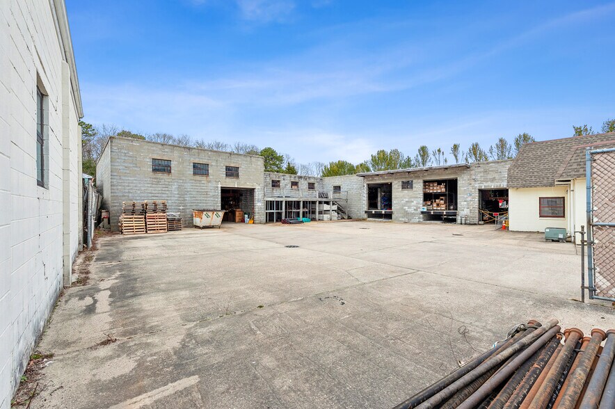 More Photos Of 348 Montauk Hwy, Wainscott Industrial For Sale