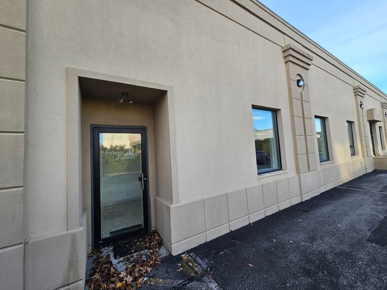 More Photos Of 166 E Jericho Tpke, Mineola Office For Lease