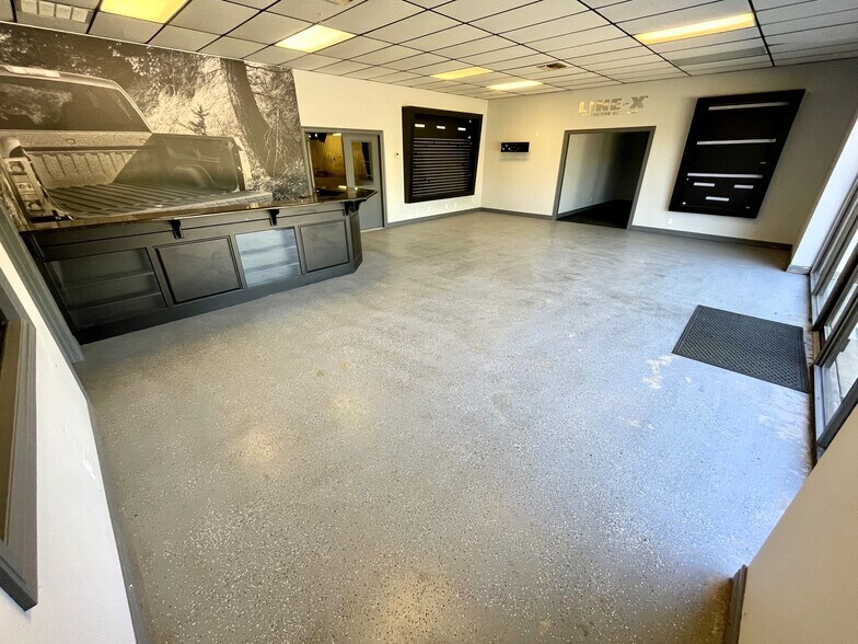 More Photos Of 11190 State Highway 64 E, Tyler Showroom For Lease