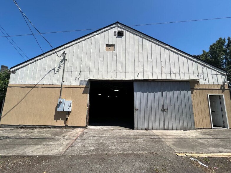 More Photos Of 4828-4830 NE 103rd Ave, Portland Warehouse For Lease