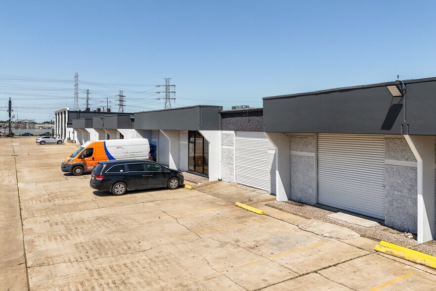 More Photos Of 9931 Harwin Dr, Houston Warehouse For Lease