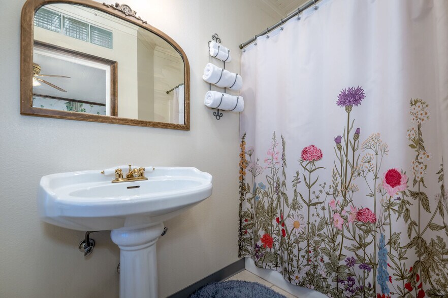 More Photos Of 15432 Washington Rd, Washington Storefront Retail Residential For Sale