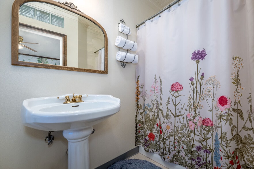 More Photos Of 15432 Washington Rd, Washington Storefront Retail Residential For Sale