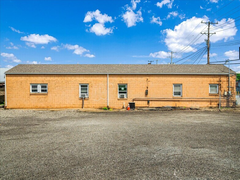 More Photos Of 2600 Duss Ave, Ambridge Unknown For Sale