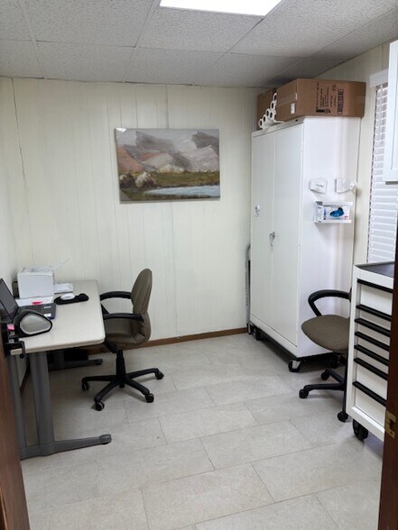 More Photos Of 707-709 N Palestine St, Athens Medical For Lease