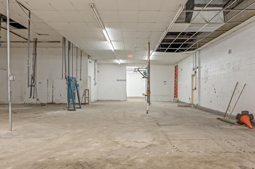 More Photos Of 3041 Gateway Dr, Pompano Beach Warehouse For Sale