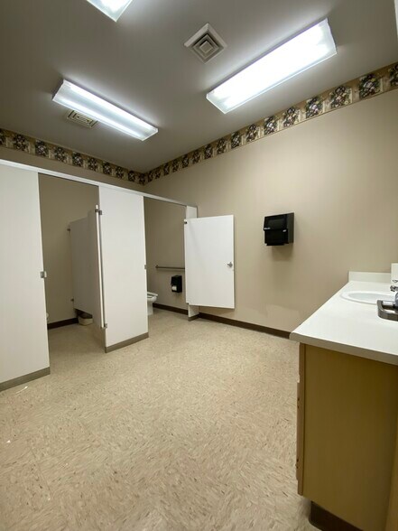 More Photos Of 1419 Chapman Hwy, Sevierville Light Distribution For Lease