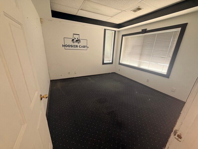 More Photos Of 1490 S Nebo St, Yorktown Warehouse For Lease
