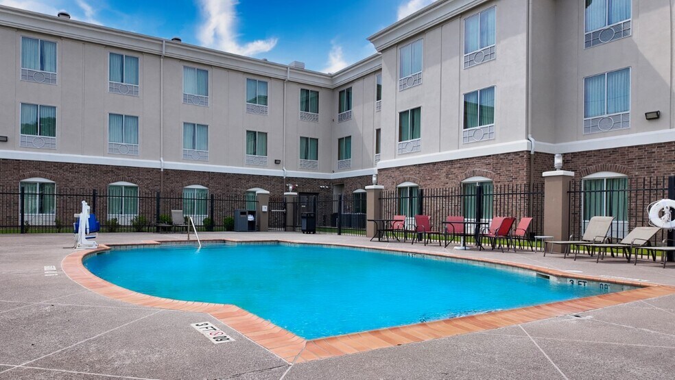 More Photos Of 14055 Park Dr, Tomball Hotel For Sale