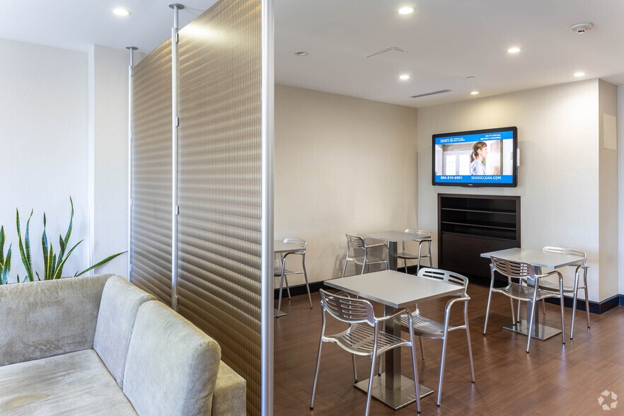 More Photos Of 401-407 Lincoln Rd, Miami Beach Office For Lease