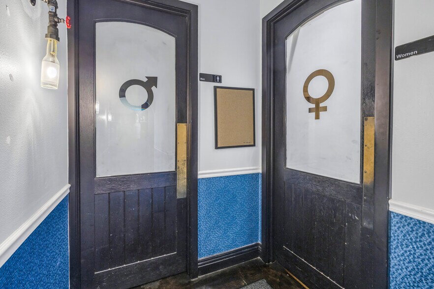 More Photos Of 2834 Beach Blvd, Gulfport Freestanding For Sale