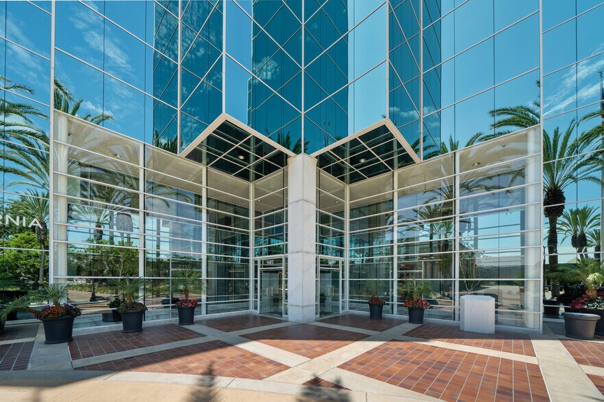 More Photos Of 949 S Coast Dr, Costa Mesa Office For Lease