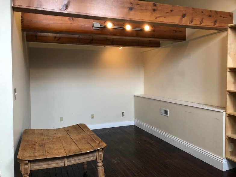 More Photos Of 209-211 N Limestone, Lexington Storefront Retail Residential For Sale