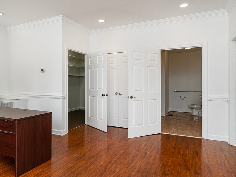 More Photos Of 3051-3057 S Church St, Burlington Office For Sale