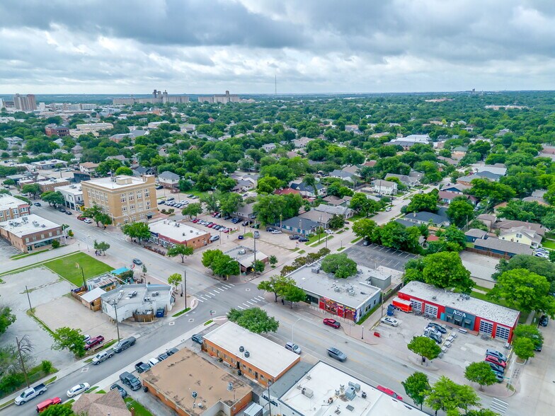 More Photos Of 1300-1302 W Magnolia Ave, Fort Worth General Retail For Lease