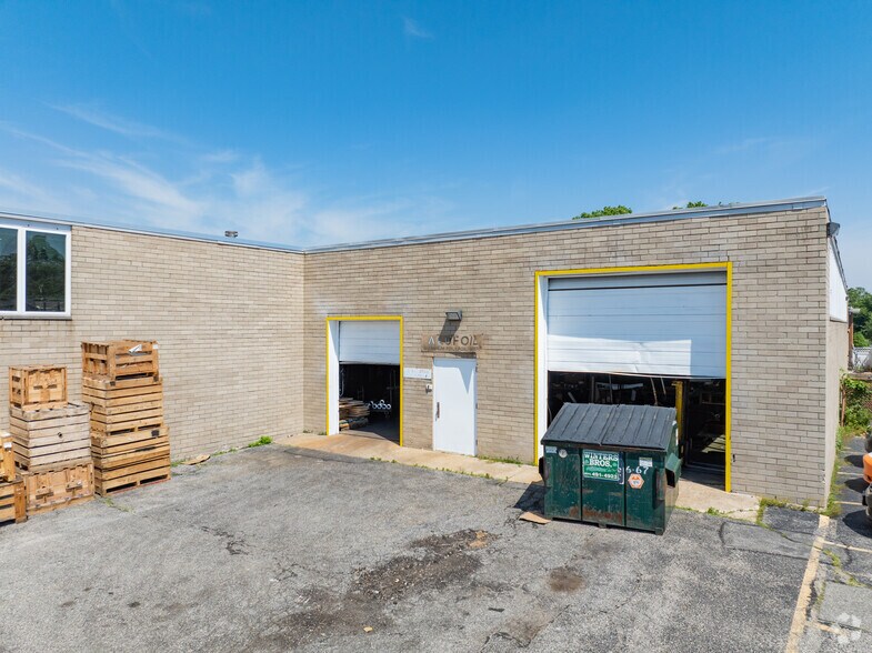 More Photos Of 135 Oser Ave, Hauppauge Warehouse For Lease