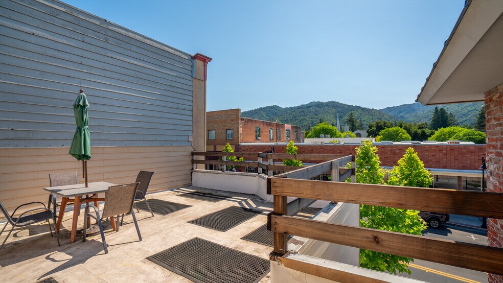 More Photos Of 367-387 N State St, Ukiah Office For Sale