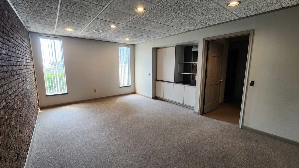 More Photos Of 25614-25616 Jefferson Ave, Saint Clair Shores Office For Lease