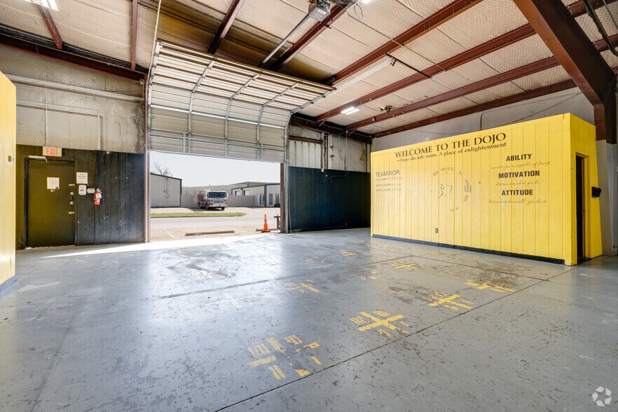 More Photos Of 2333 Delante St, Haltom City Unknown For Lease