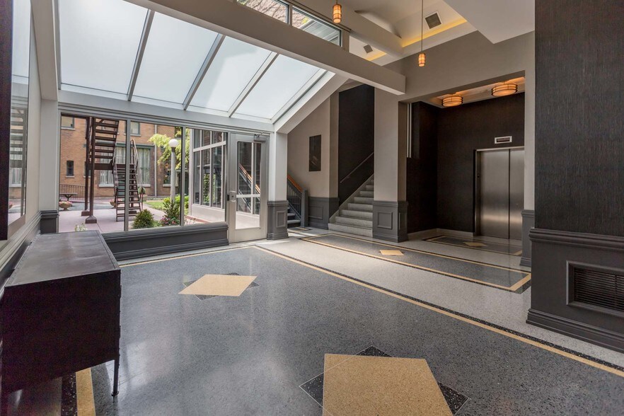 More Photos Of 12 E Ohio St, Chicago Office For Lease