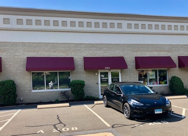 More Photos Of 100 Corporate Dr, Trumbull Research And Development For Lease