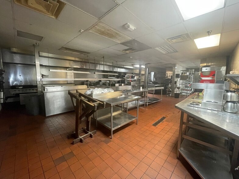 More Photos Of 905 E Gregory St, Pensacola Restaurant For Sale