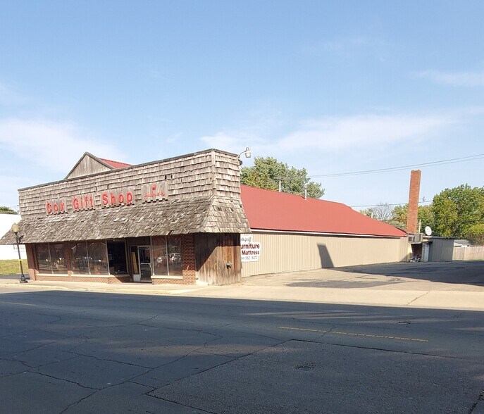 More Photos Of 307 N Harrison St, Alexandria Freestanding For Sale