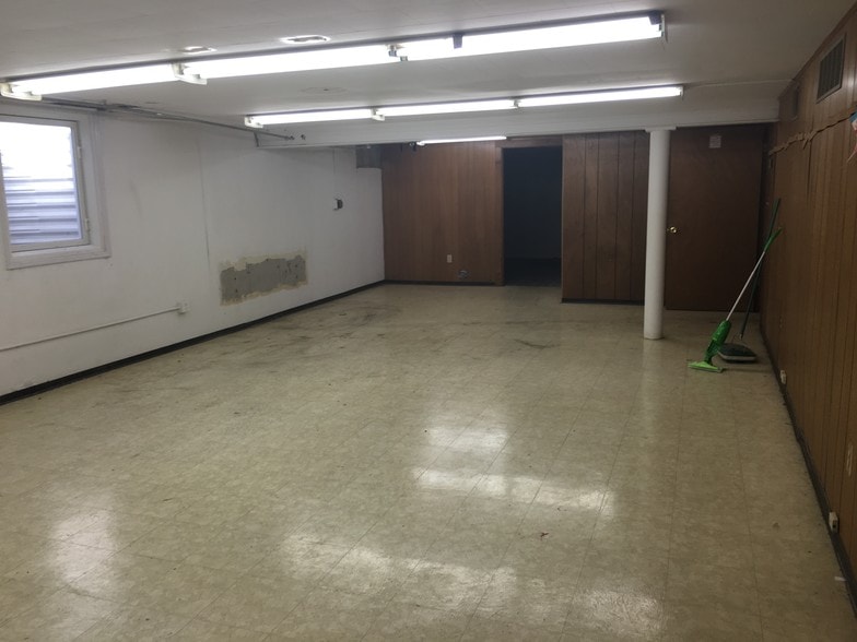 More Photos Of 202 S Bridge St, Yorkville Storefront For Sale