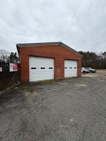 More Photos Of 10615 Crain hwy, Faulkner Auto Repair For Sale