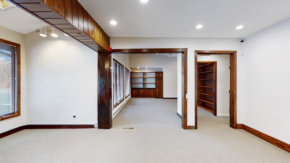 More Photos Of 220 Silver Lake Rd, Dingmans Ferry Office For Sale