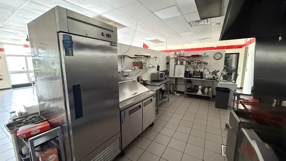 More Photos Of 1276-1280 N Route 83, Grayslake Unknown For Lease