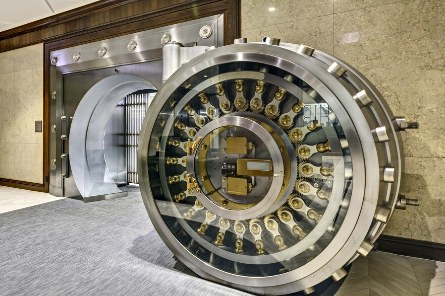 More Photos Of 33 N LaSalle St, Chicago Coworking Space