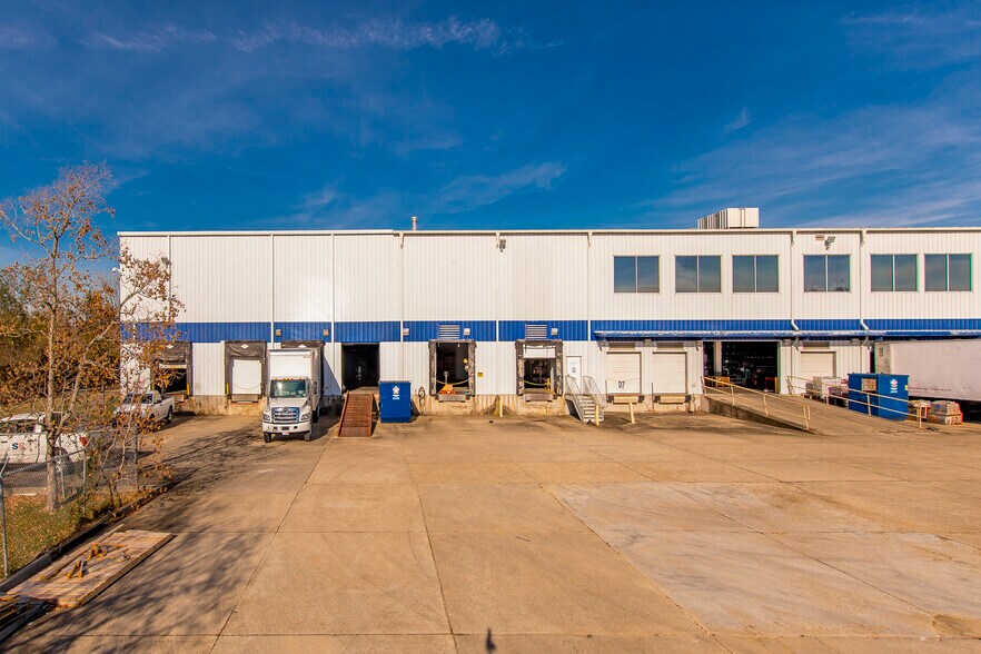 More Photos Of 7150 Exchequer Dr, Baton Rouge Warehouse For Lease