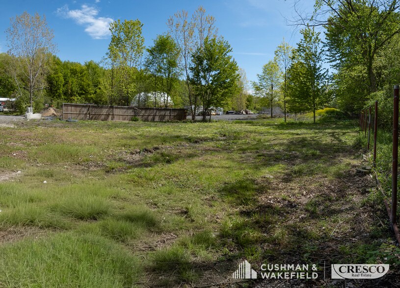 More Photos Of 1101 Jaycox Rd, Avon Veterinarian Kennel For Lease