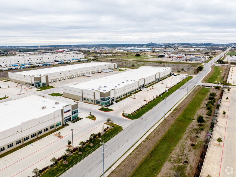 More Photos Of 17750 Lookout Rd, Schertz Unknown For Lease