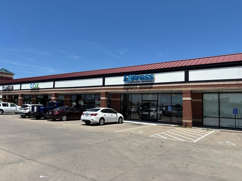 More Photos Of 900 Hayes Dr, Manhattan Storefront For Lease